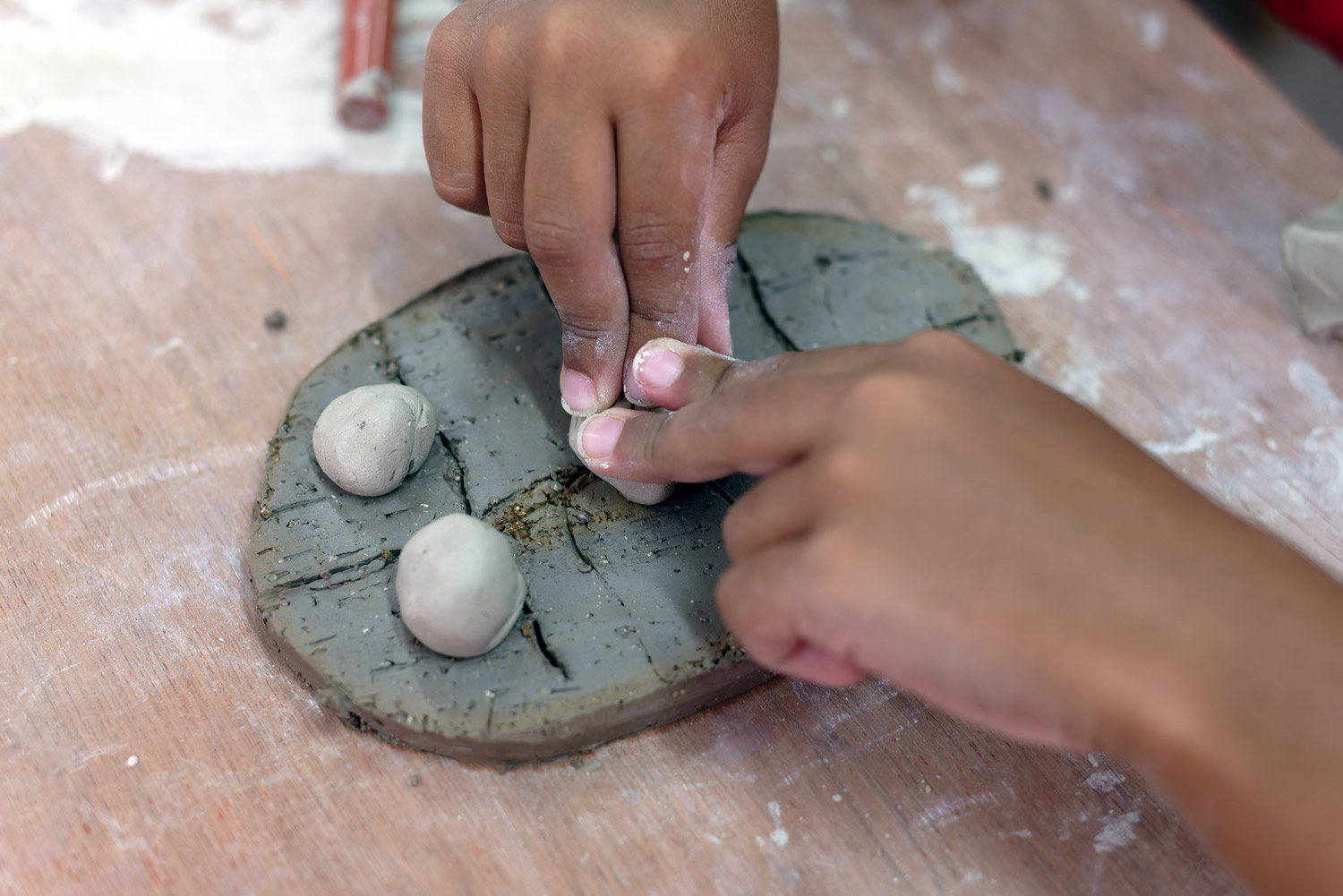 Atelier poterie enfants © Valérie Koch - Tous droits réservés