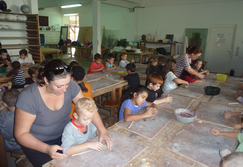 Classes CLEA sur le thème " milieu aquatique " en terre © Art Sud